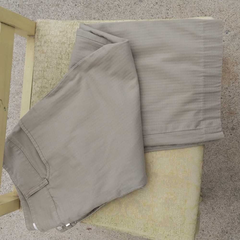 Sport Haley textured, beige capris w/button and 3 hooks, size 10